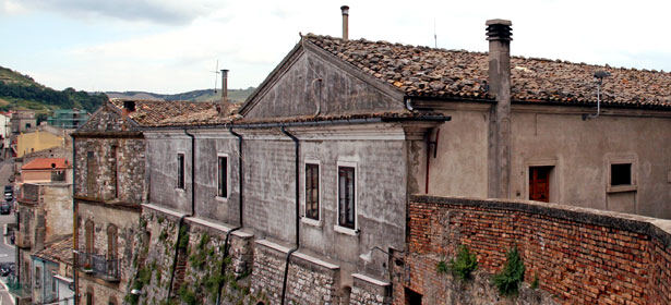 Palazzo Comunale di Celenza Valfortore, antico monastero con icona di Santa Maria delle Grazie.