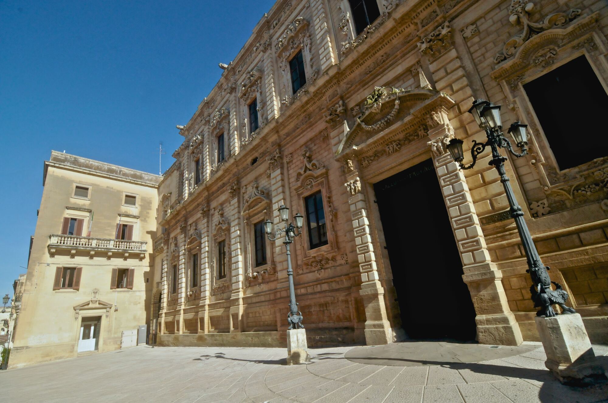 Il Palazzo dei Celestini, ex convento dei Padri Celestini, è ora sede della Prefettura e della Provincia di Lecce.