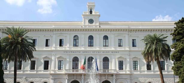 Palazzo Ateneo, sede storica dell'Università di Bari, con prospetto monumentale e suggestivo Salone degli Affreschi.